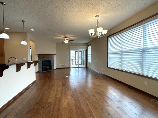 Foto del edificio - 6218 Shadyview Ln N