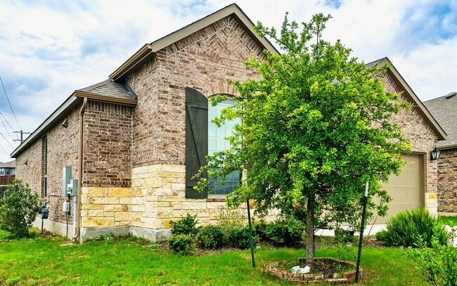 Building Photo - 5645 Bellissima Way