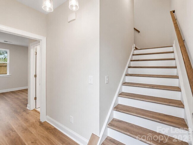 Foto del edificio - 8929 Sharonbrook Dr