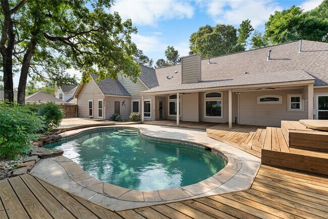 Foto del edificio - 15680 Connie Ln