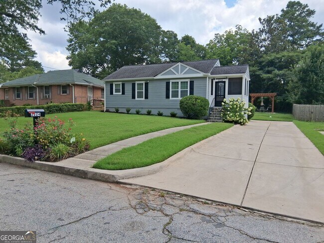 Foto del edificio - 2224 Baker Terrace NW