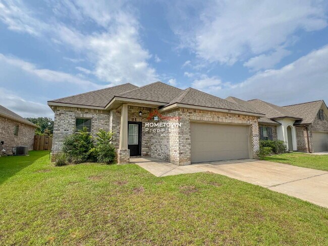 Foto del edificio - Beautiful 3 bedroom home centrally located...