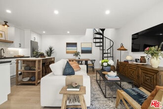 Building Photo - 1310 N Ave 56
