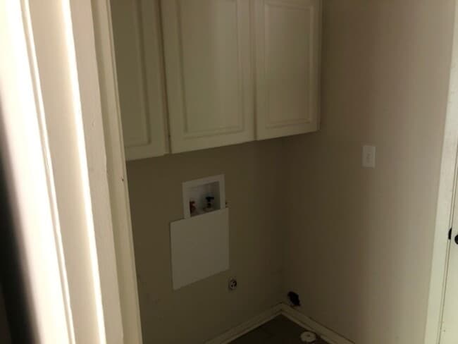 Building Photo - 554 Woodland Hills Pl