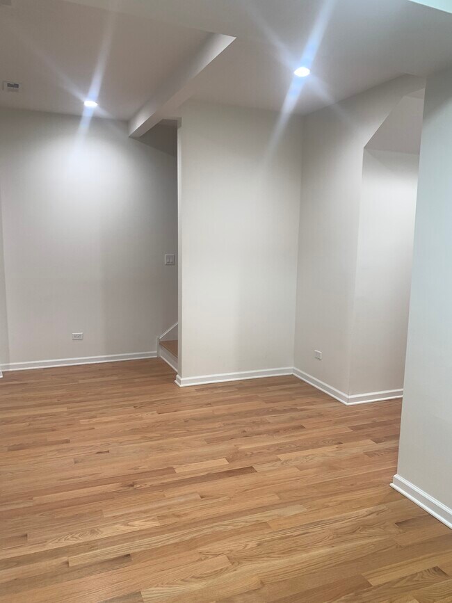 Foto del edificio - 3617 W Belmont Ave