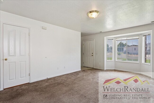 Foto del edificio - Beautiful 3 Bed 1.5 Bath Townhome in Ogden