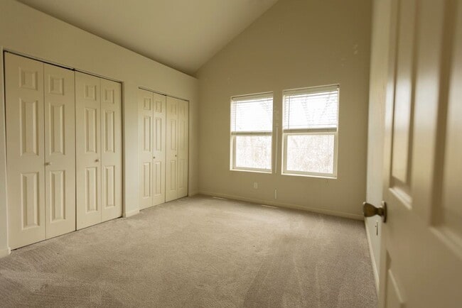 Foto del edificio - 5144 Dudley St