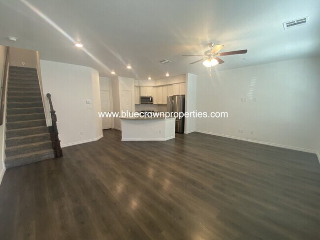 Foto del edificio - 2431 Klamath Dr