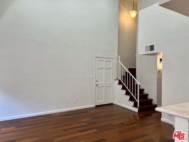 Building Photo - 1116 E Palmer Ave