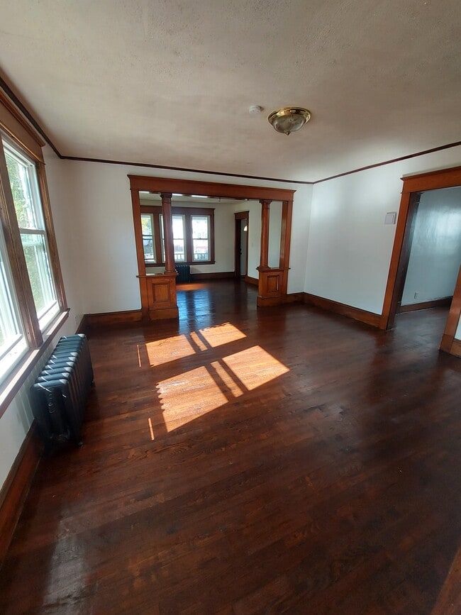 Living room, dinning room - 837 Carew St