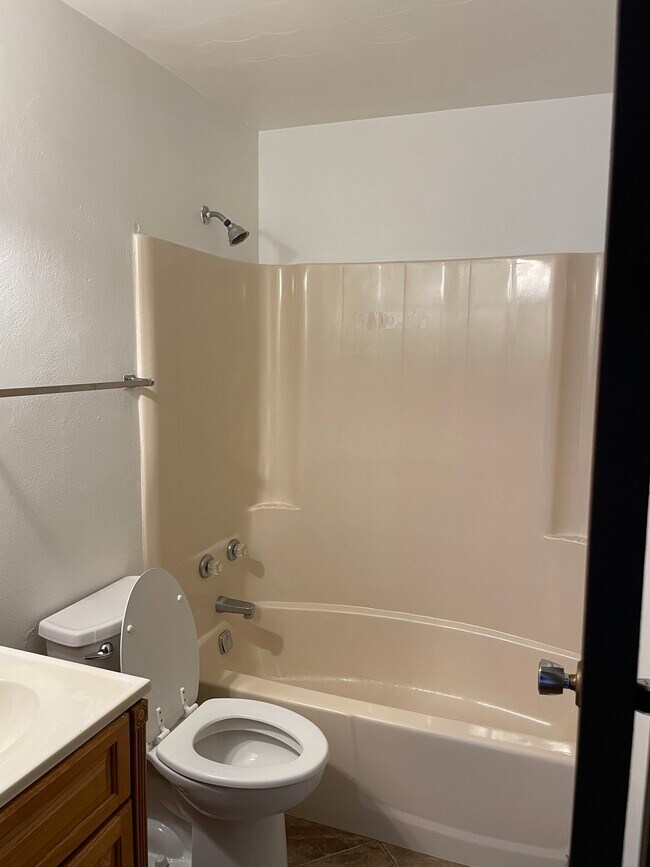 Baño - 115 Pendleton St