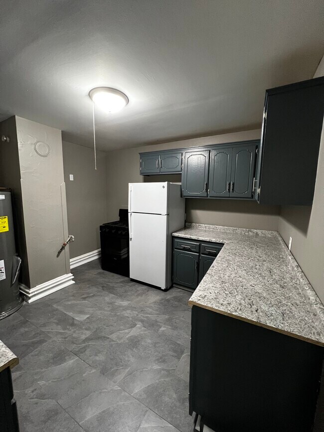 Kitchen - 3014 California St NE