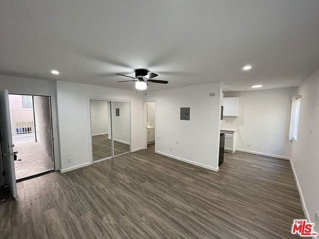 Building Photo - 1170 S Crenshaw Blvd