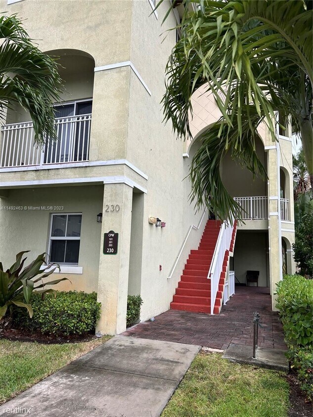 Foto principal - 3 br, 2.5 bath House - 230 NW 109th Ave