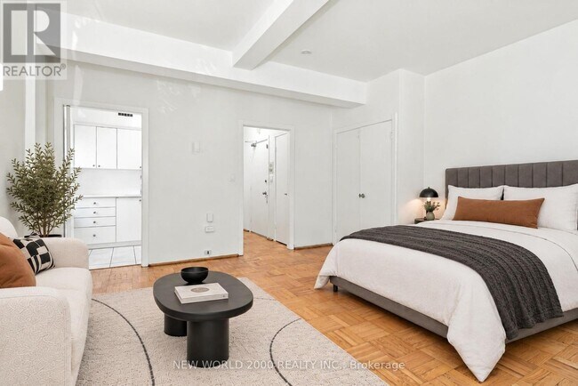 Photo du bâtiment - 110 St Clair Ave W