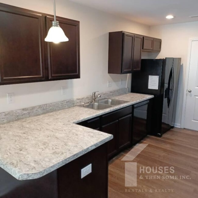 Building Photo - 401 Bramlett Rd.