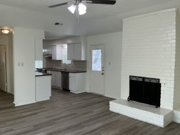 Building Photo - 16223 Barcelona Dr