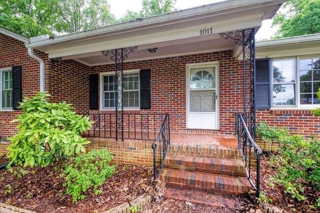 Photo - 1011 Miller Rd House