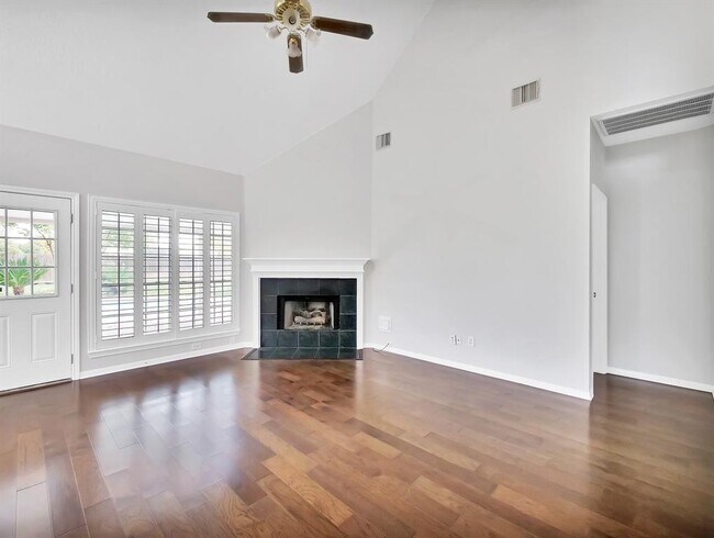 Foto del edificio - 10802 Sutter Ranch Cir