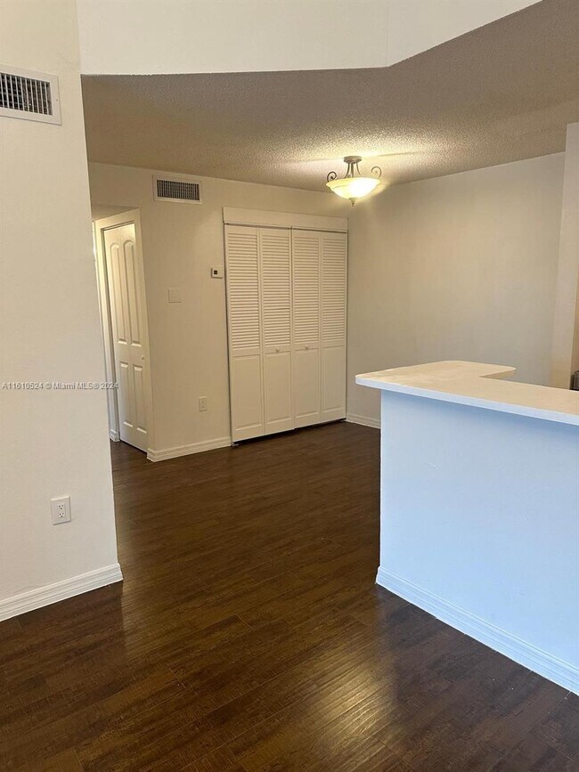 Foto del edificio - 15560 SW 80th St