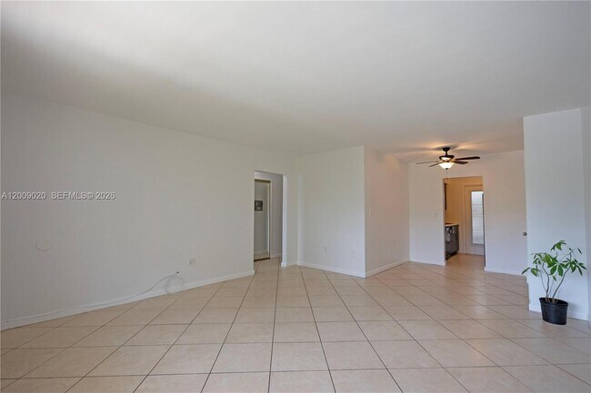 Foto del edificio - 2250 Bay Dr