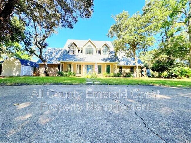 Foto del edificio - 805 Harbor Ln