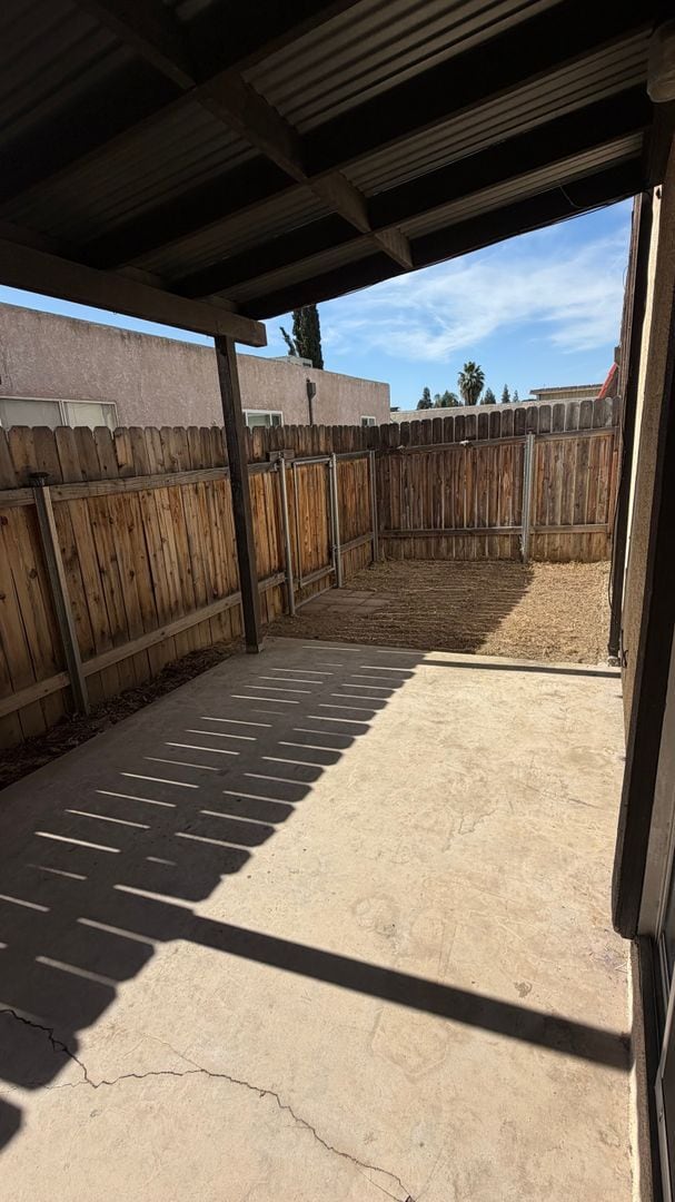 Building Photo - ? Just listed and won’t last long! 2 bed, 1.5 bath condo with private patio yard & in-unit washer...