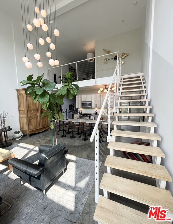 Foto del edificio - 4111 W Sunset Blvd