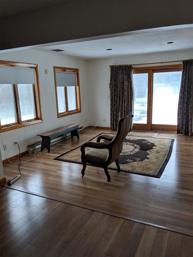 Photo - 154 Pondview Dr House