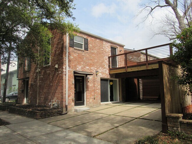 Building Photo - Close to downtown & entertainment - Montro...