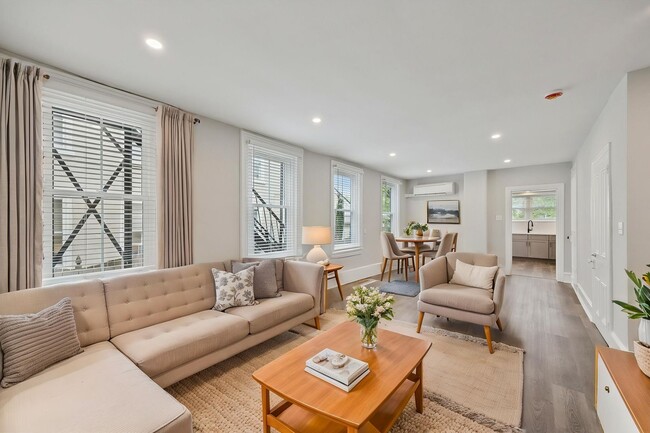 Foto del edificio - Luxury 2BR/1BA Apartment in the Heart of D...