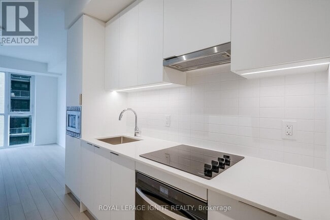 Building Photo - 3071 Trafalgar Rd