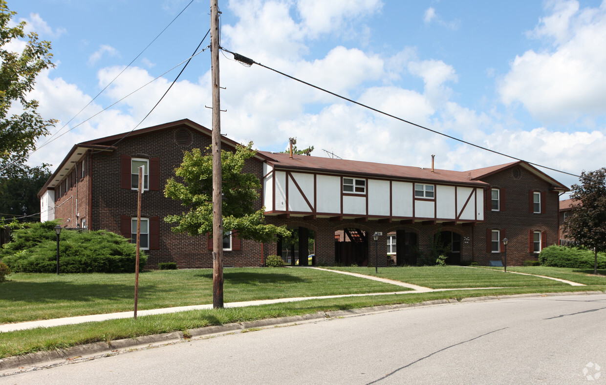 Primary Photo - Carriage Arms Apartments