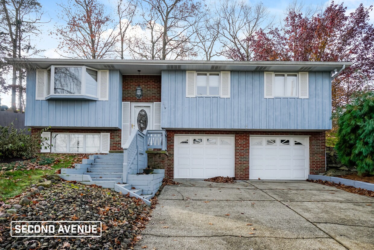 229 Columbia Dr, Aliquippa, PA 15001 House for Rent in Aliquippa, PA