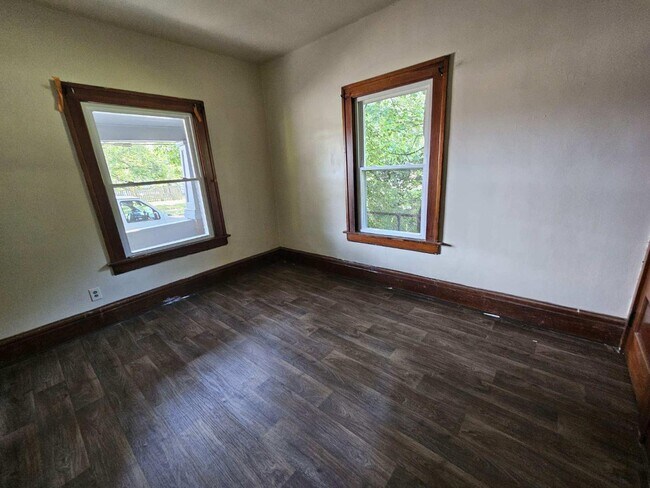Foto del edificio - 576 Blaine Ave