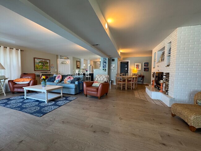 Foto del edificio - 1300 S Lakeshore Dr