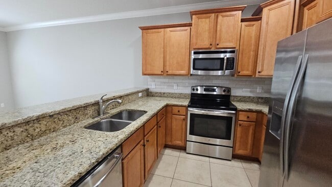 Building Photo - 20 E Shady Oaks Ln