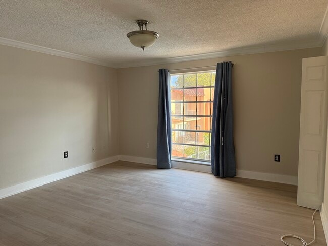 Foto del edificio - 7170 Fairway Dr