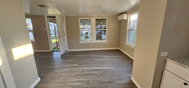 Building Photo - 120 Chicago Blvd