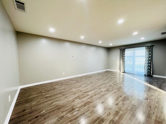 Foto del edificio - 824 N San Diego Ave