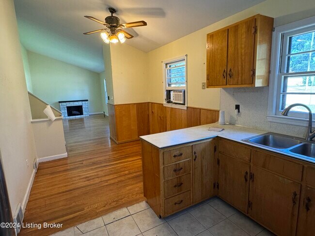 Building Photo - 5814 Cole Ave