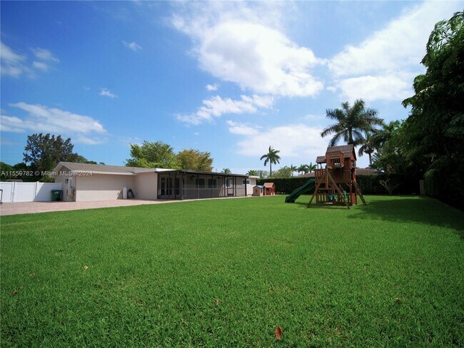Building Photo - 11440 SW 99th Ct