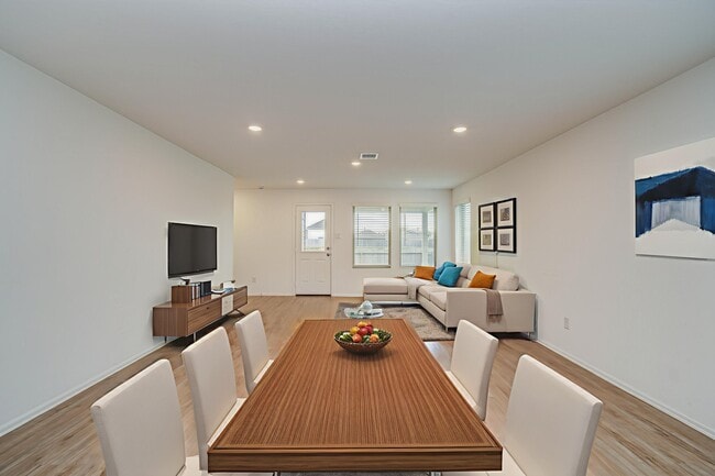 Building Photo - 9211 Redwood Br Dr