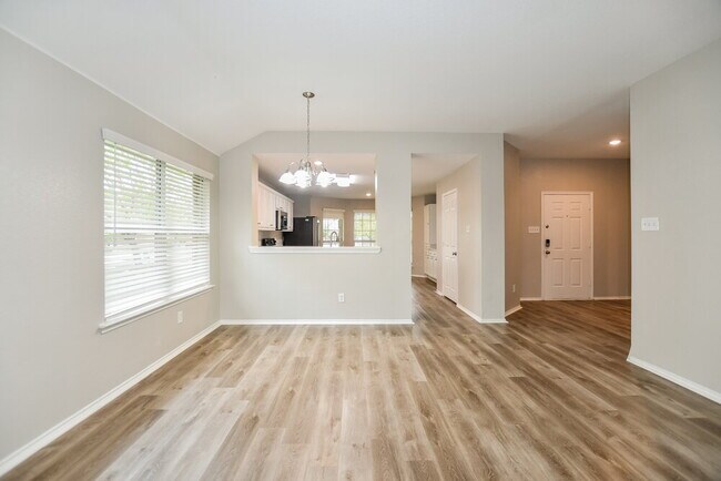 Building Photo - 709 Silverleaf Ct