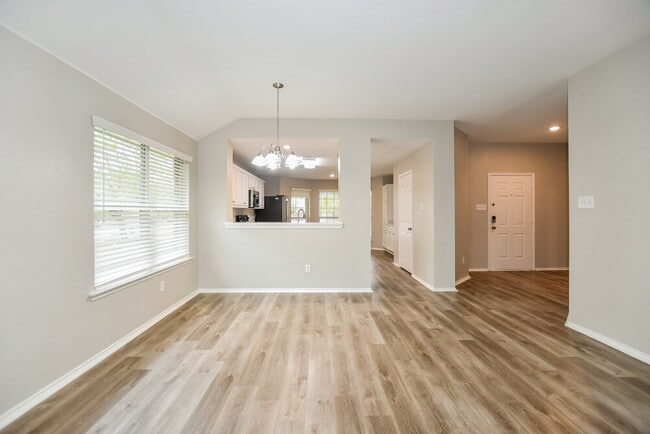 Foto del edificio - 709 Silverleaf Ct