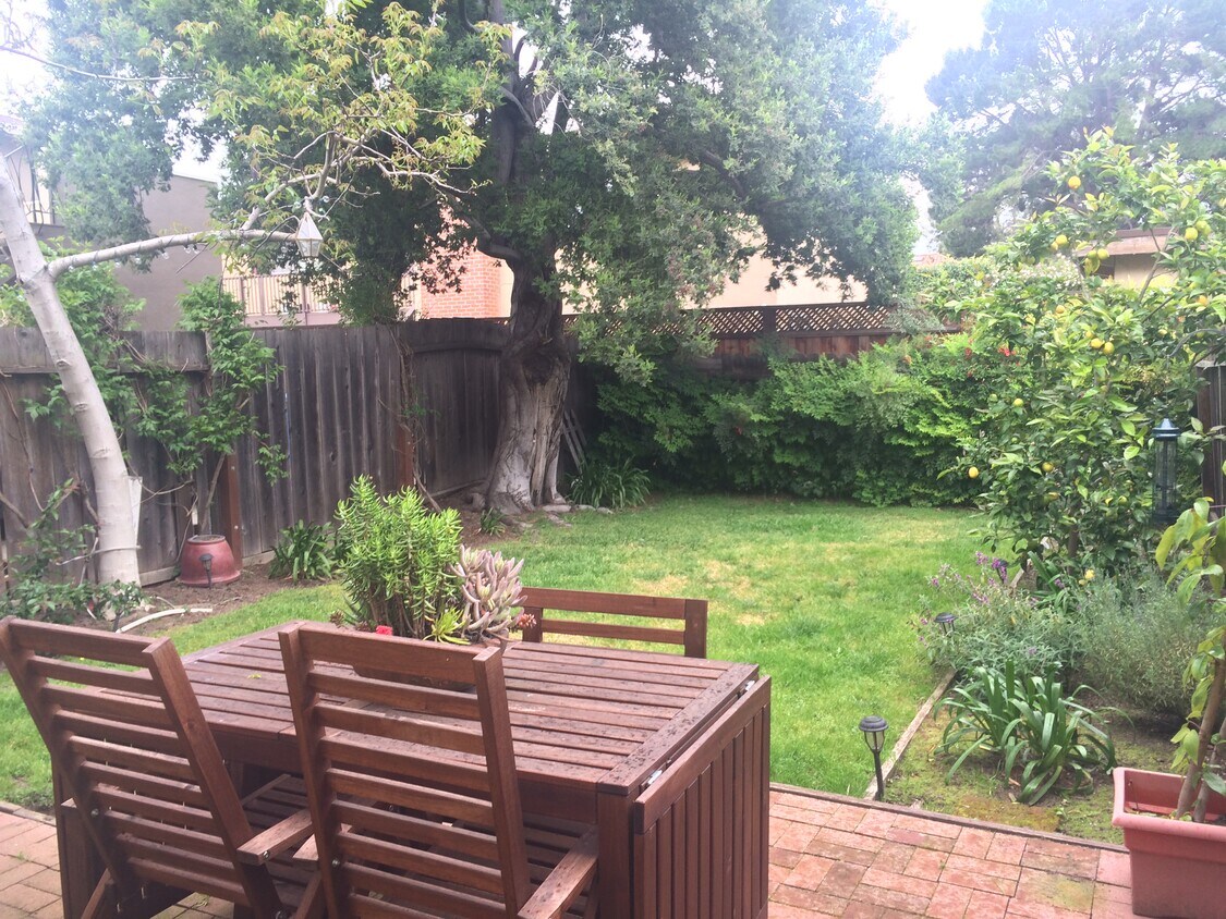 Foto principal - 1064 Fremont St