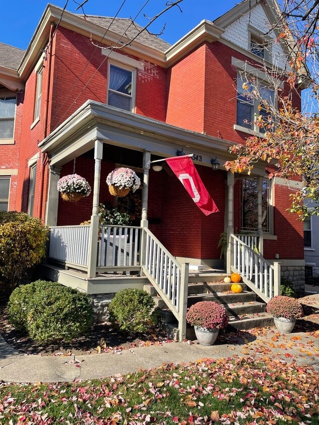 HYDE PARK SINGLE FAMILY HOME WITH OFF-STREET PARKING AND PATIO - HYDE PARK SINGLE FAMILY HOME WITH OFF-STREET PARKING AND PATIO