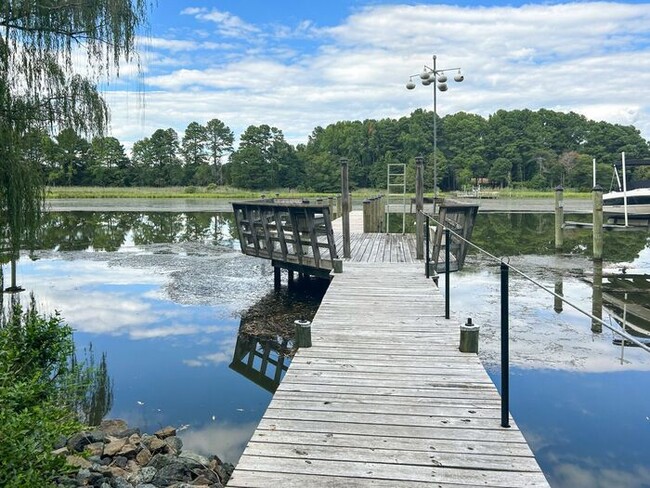 Building Photo - Luxury waterfront property