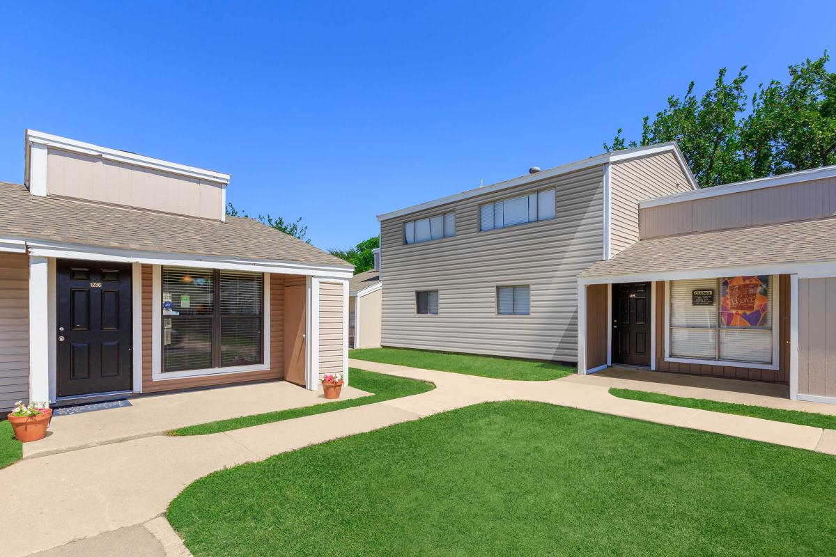 Rolling Meadows Apartments in Arlington, TX