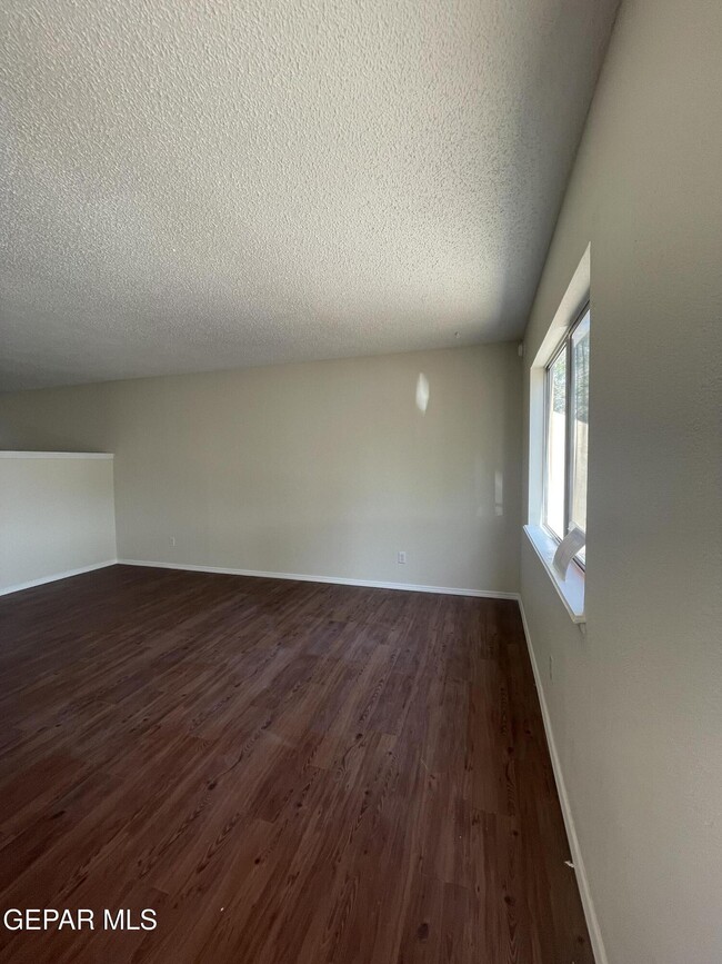 Building Photo - 10830 Cardigan Dr